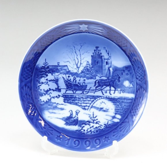 Royal Copenhagen The Sleigh Ride 1999 Year Plate object Porcelain _ - Picture 1 of 2